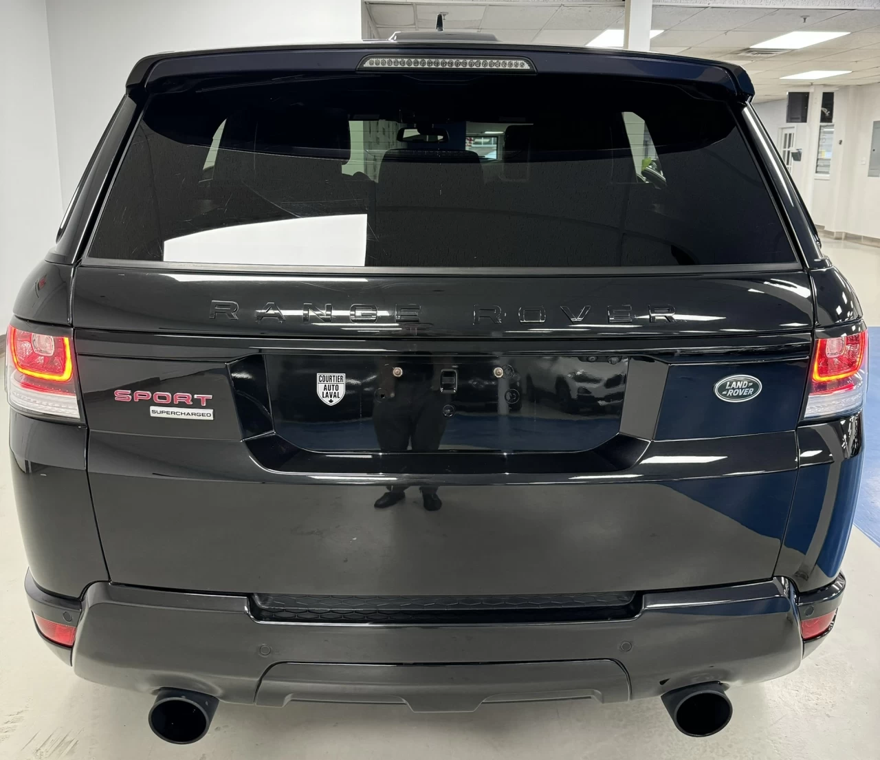 2016 Land Rover Range Rover Sport V8 SC Dynamic - FULL BLACK/RED - LOW KM - 510HP! Image principale