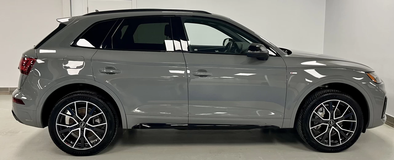 2022 Audi Q5 PROGRESSIVE S-LINE QUANTUM GREY - BLACK OPTICS Image principale