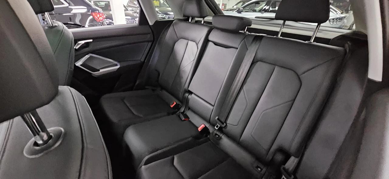 2023 Audi Q3 45 TFSI quattro LOADED ROOF Image principale