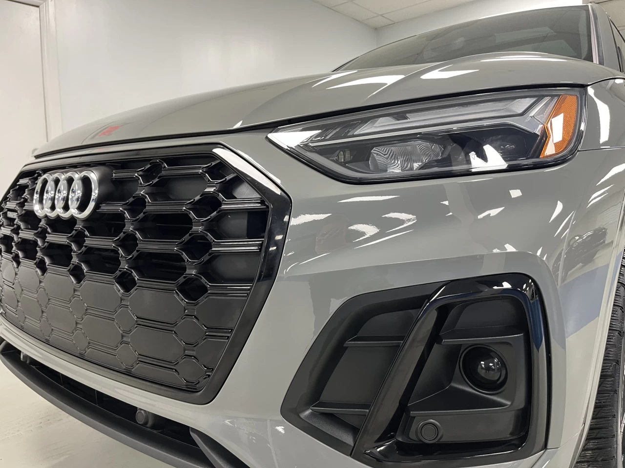 2022 Audi Q5 PROGRESSIVE S-LINE QUANTUM GREY - BLACK OPTICS Image principale