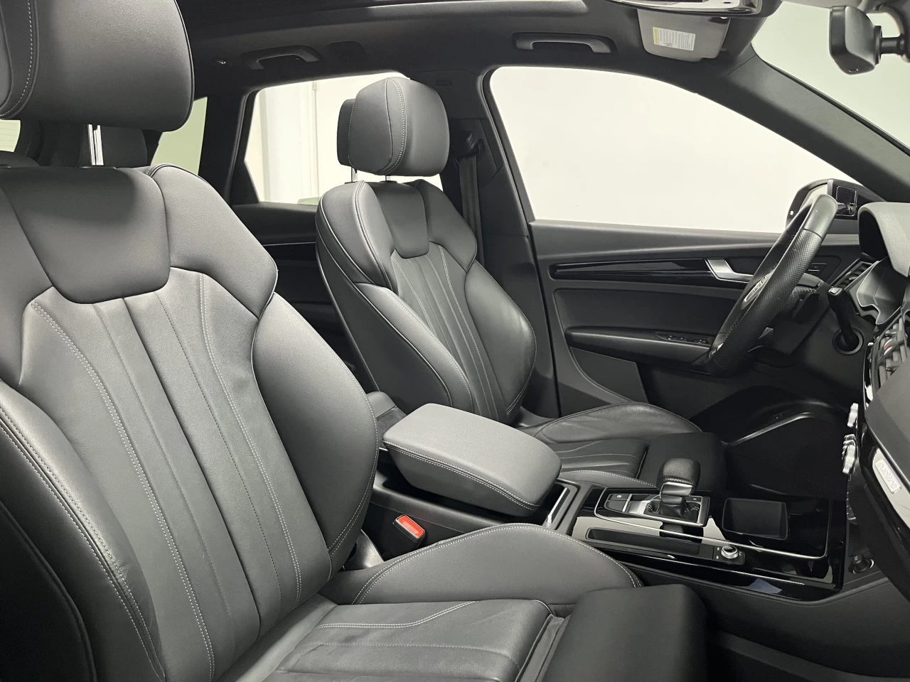 2022 Audi Q5 PROGRESSIVE S-LINE QUANTUM GREY - BLACK OPTICS Image principale