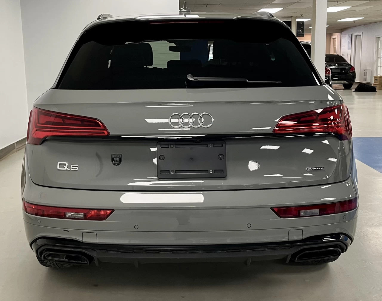 2022 Audi Q5 PROGRESSIVE S-LINE QUANTUM GREY - BLACK OPTICS Image principale