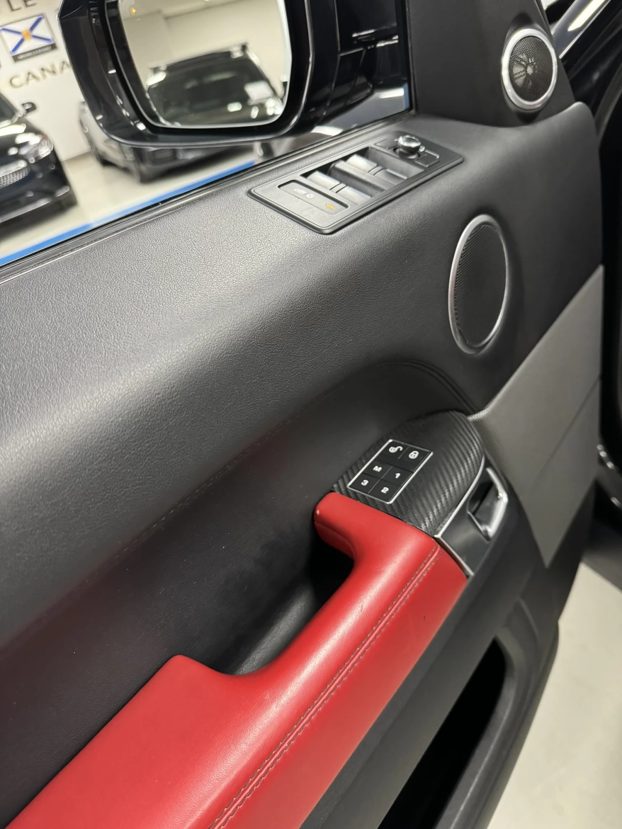 2016 Land Rover Range Rover Sport V8 SC Dynamic - FULL BLACK/RED - LOW KM - 510HP! Image principale