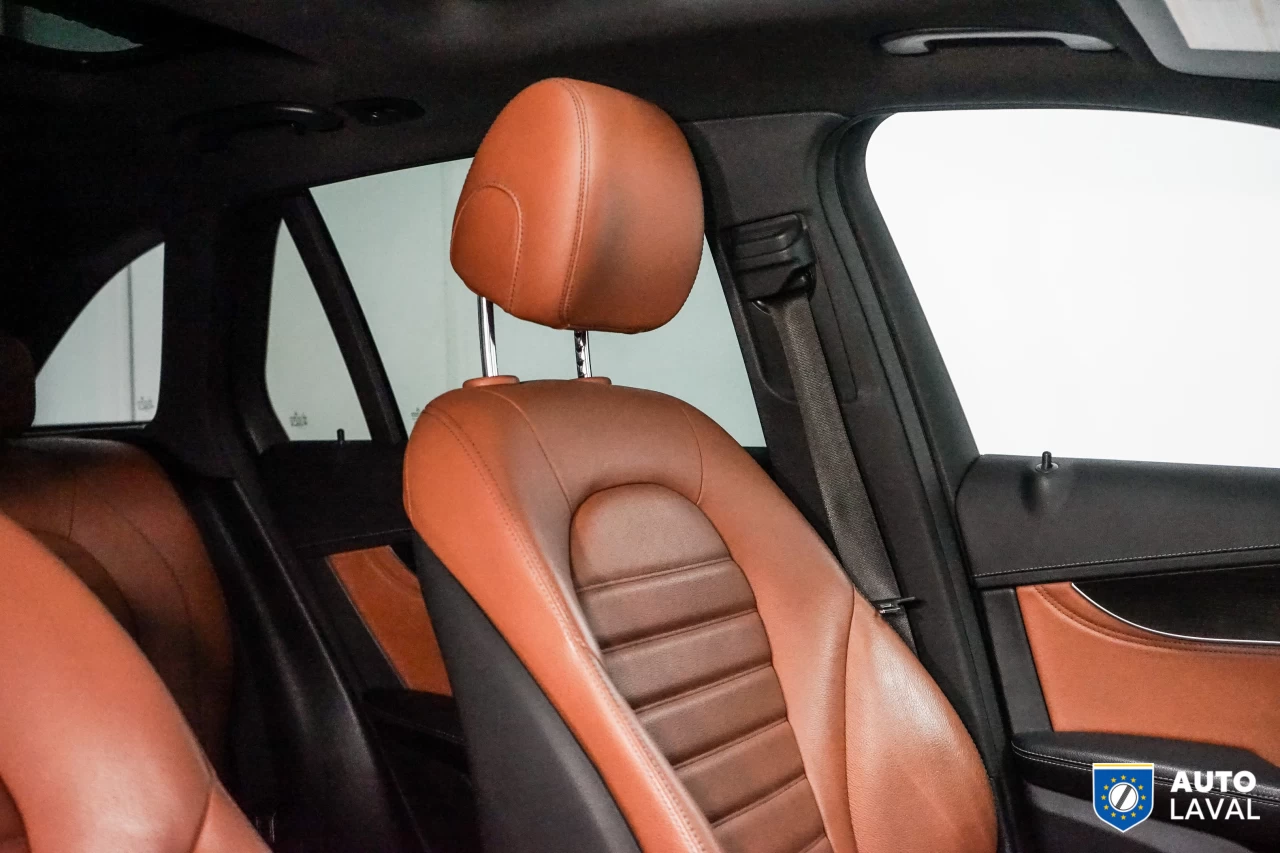 2019 Mercedes-Benz GLC GLC 300 AMG PACK   360 CAM   INT BRUN Image principale