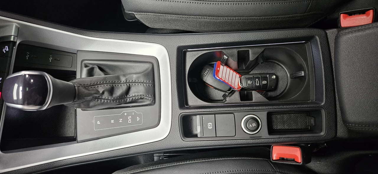2023 Audi Q3 45 TFSI quattro LOADED ROOF Main Image