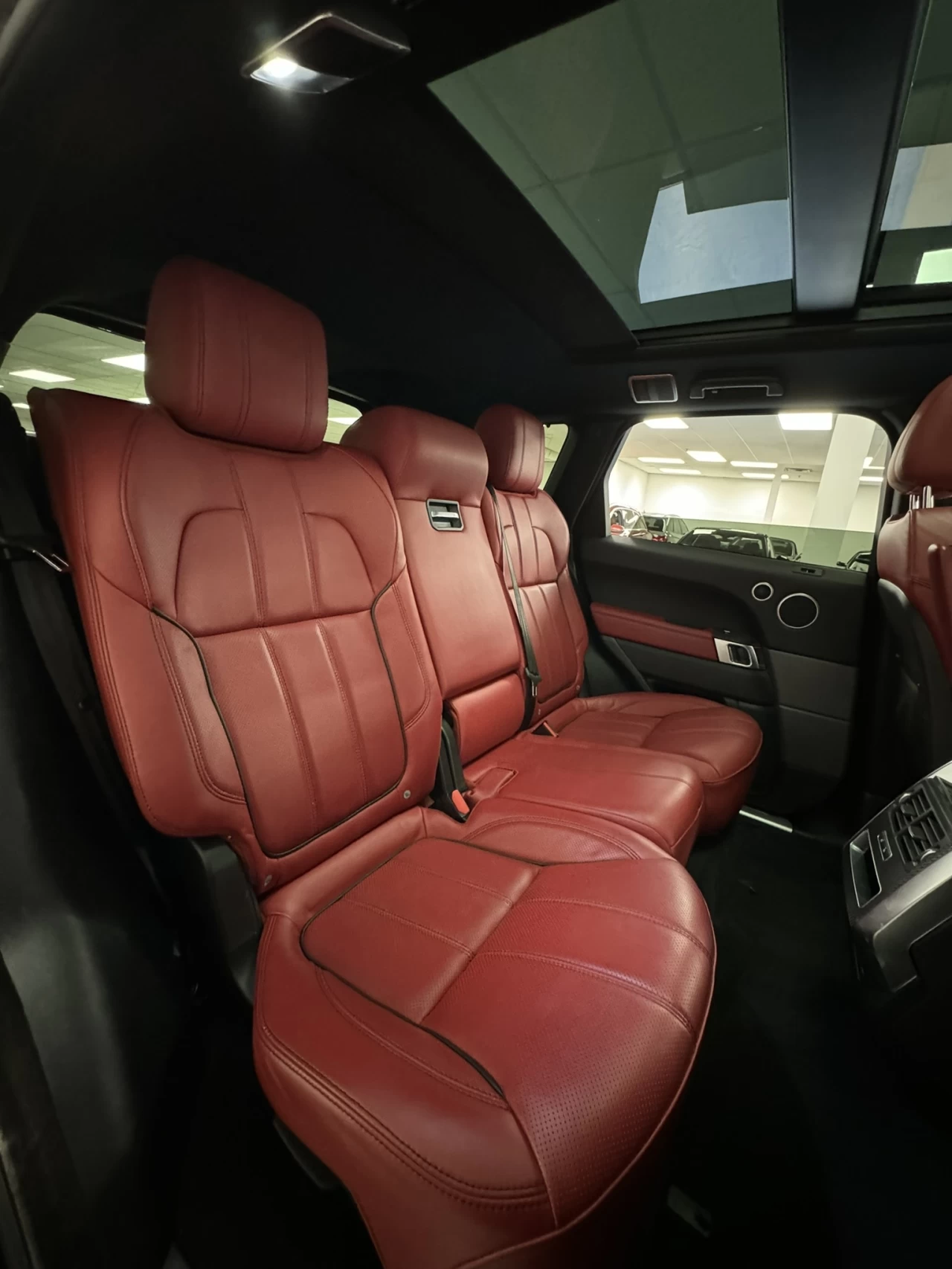 2016 Land Rover Range Rover Sport V8 SC Dynamic - FULL BLACK/RED - LOW KM - 510HP! Main Image