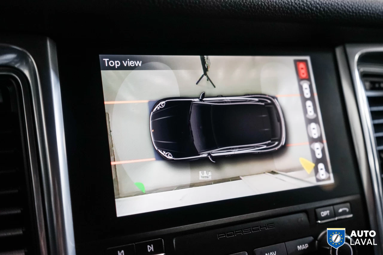 2017 Porsche Macan AWD 4dr Main Image