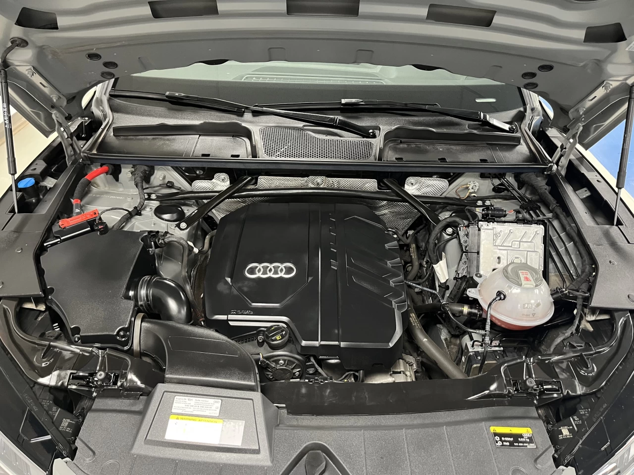 2022 Audi Q5 PROGRESSIVE S-LINE QUANTUM GREY - BLACK OPTICS Image principale