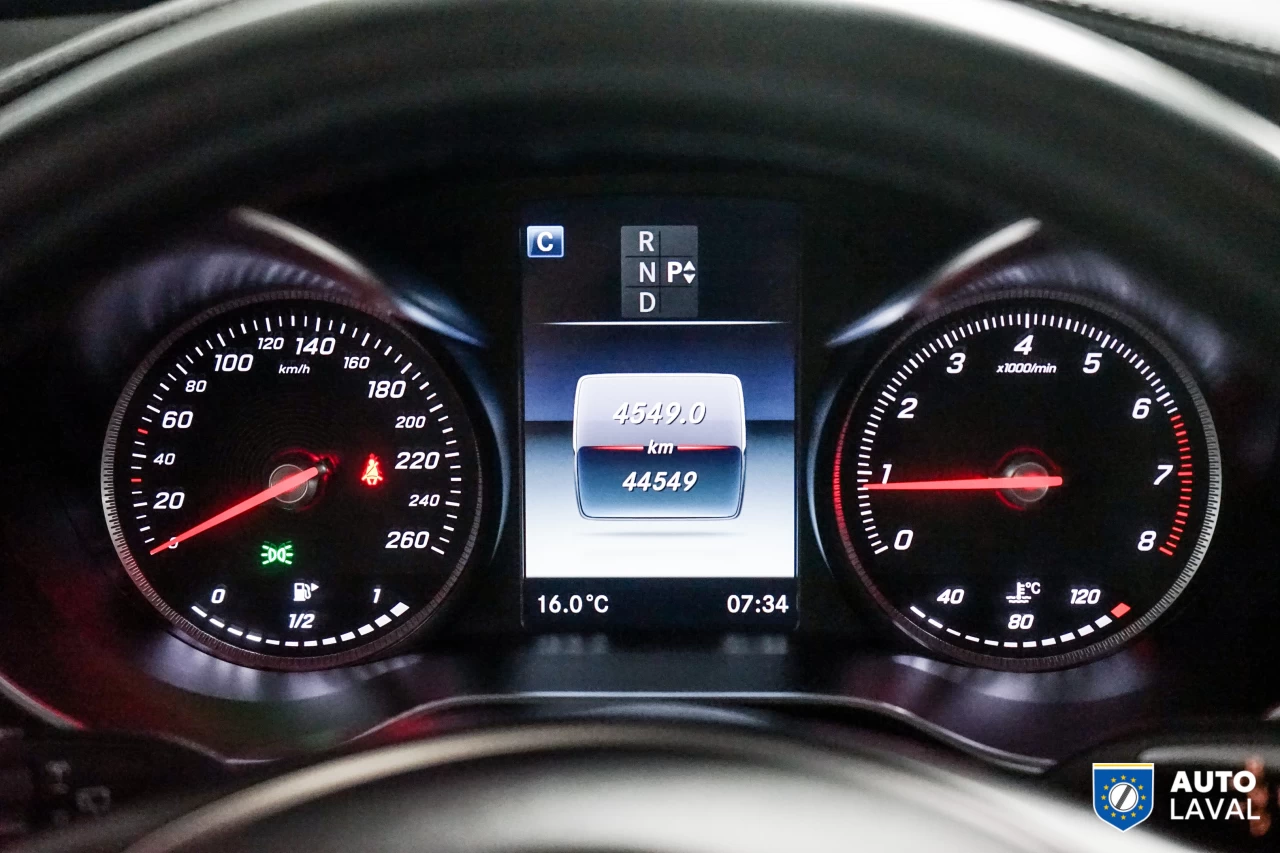 2019 Mercedes-Benz GLC GLC 300 AMG PACK   360 CAM   INT BRUN Image principale