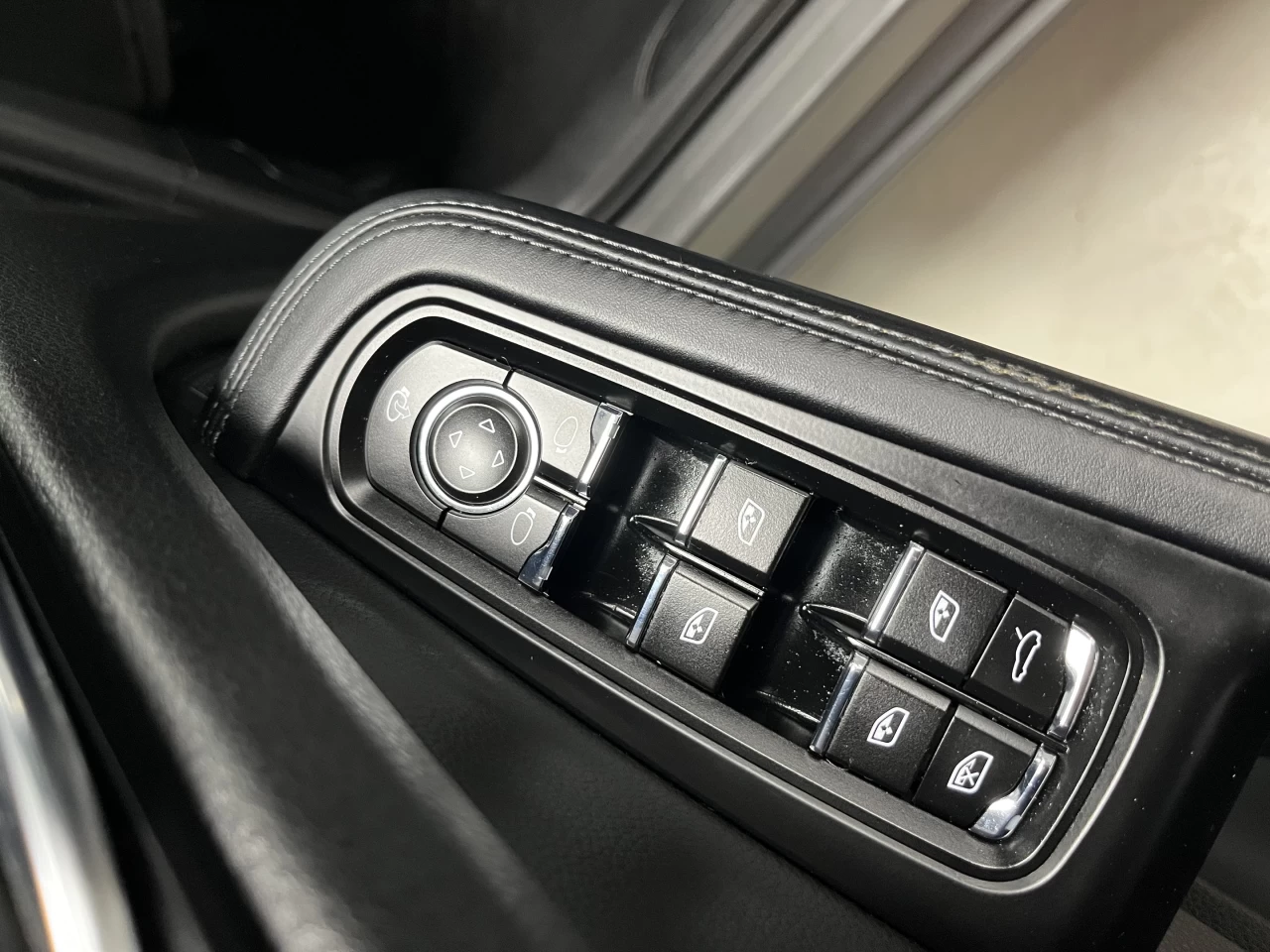 2018 Porsche Macan AWD - PANO ROOF - LANE ASSIST - CAMERA Main Image