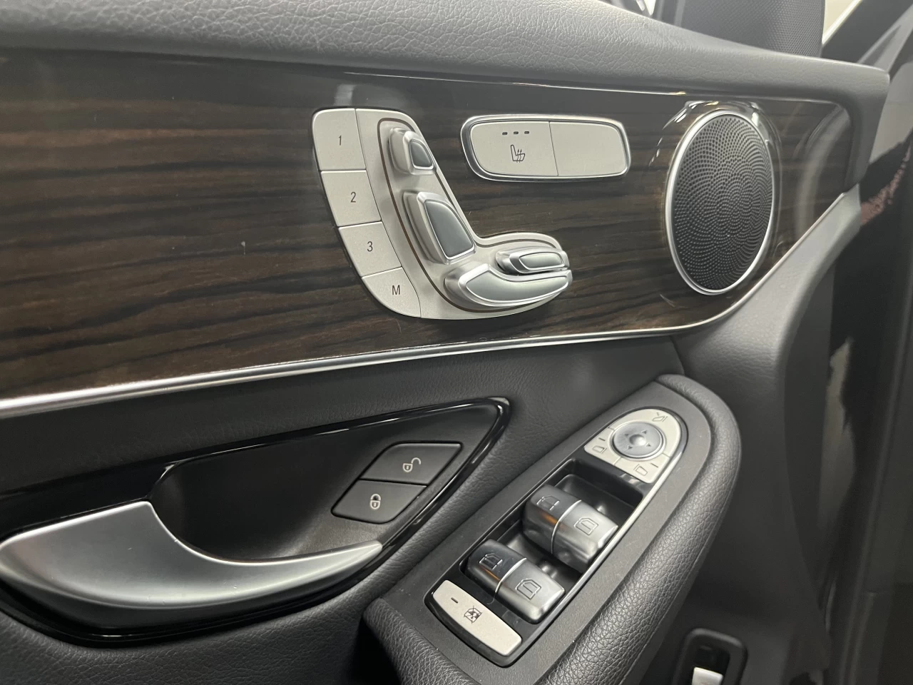 2021 Mercedes-Benz GLC GLC 300 4MATIC SUV *LOW KM* Main Image