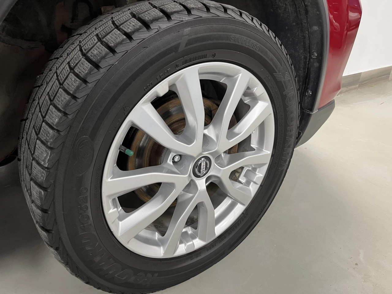 2017 Nissan Rogue AWD 4dr SV Main Image