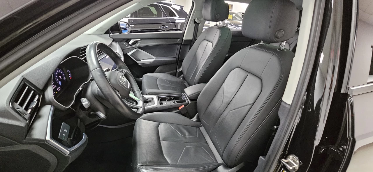2023 Audi Q3 45 TFSI quattro LOADED ROOF Main Image