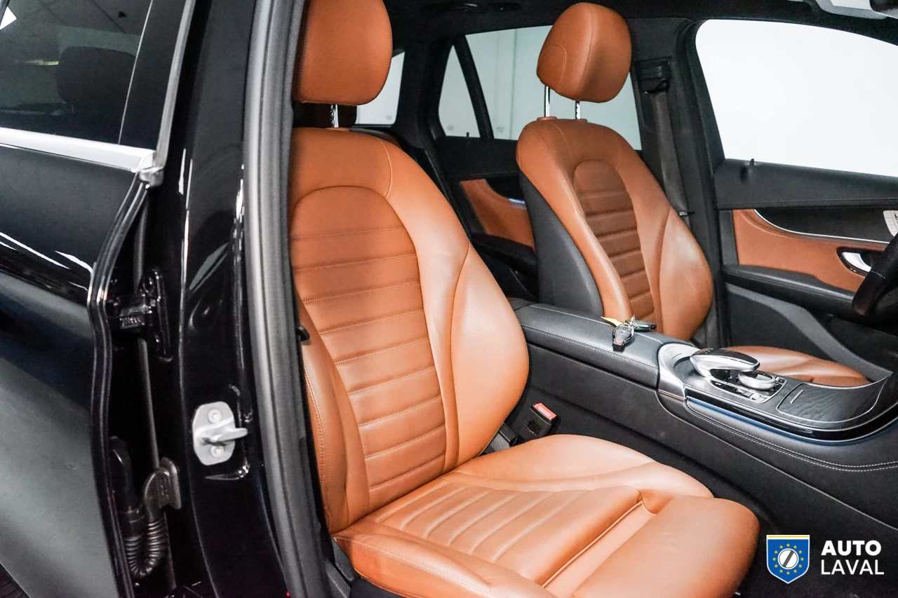 2019 Mercedes-Benz GLC GLC 300 AMG PACK   360 CAM   INT BRUN Image principale