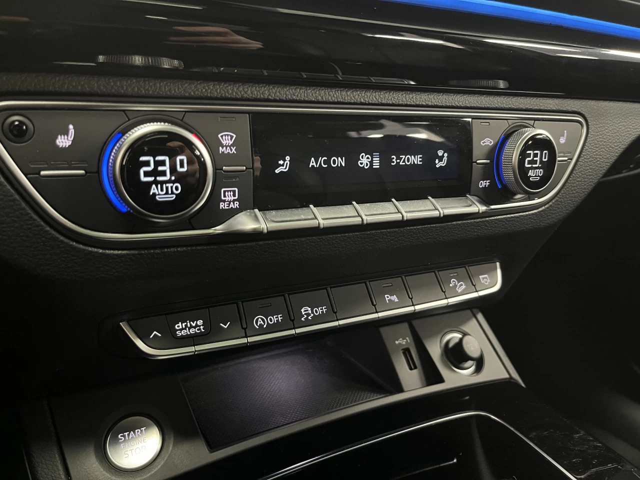 2022 Audi Q5 PROGRESSIVE S-LINE QUANTUM GREY - BLACK OPTICS Image principale