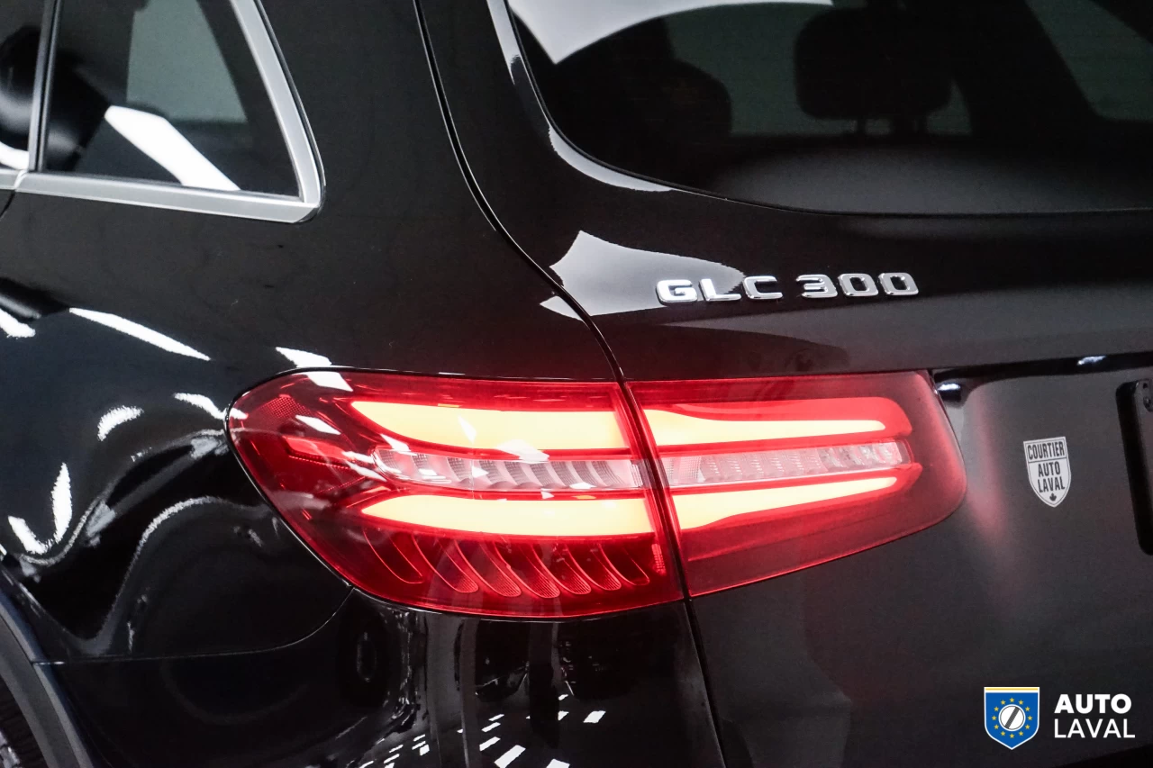 2019 Mercedes-Benz GLC GLC 300 AMG PACK   360 CAM   INT BRUN Image principale