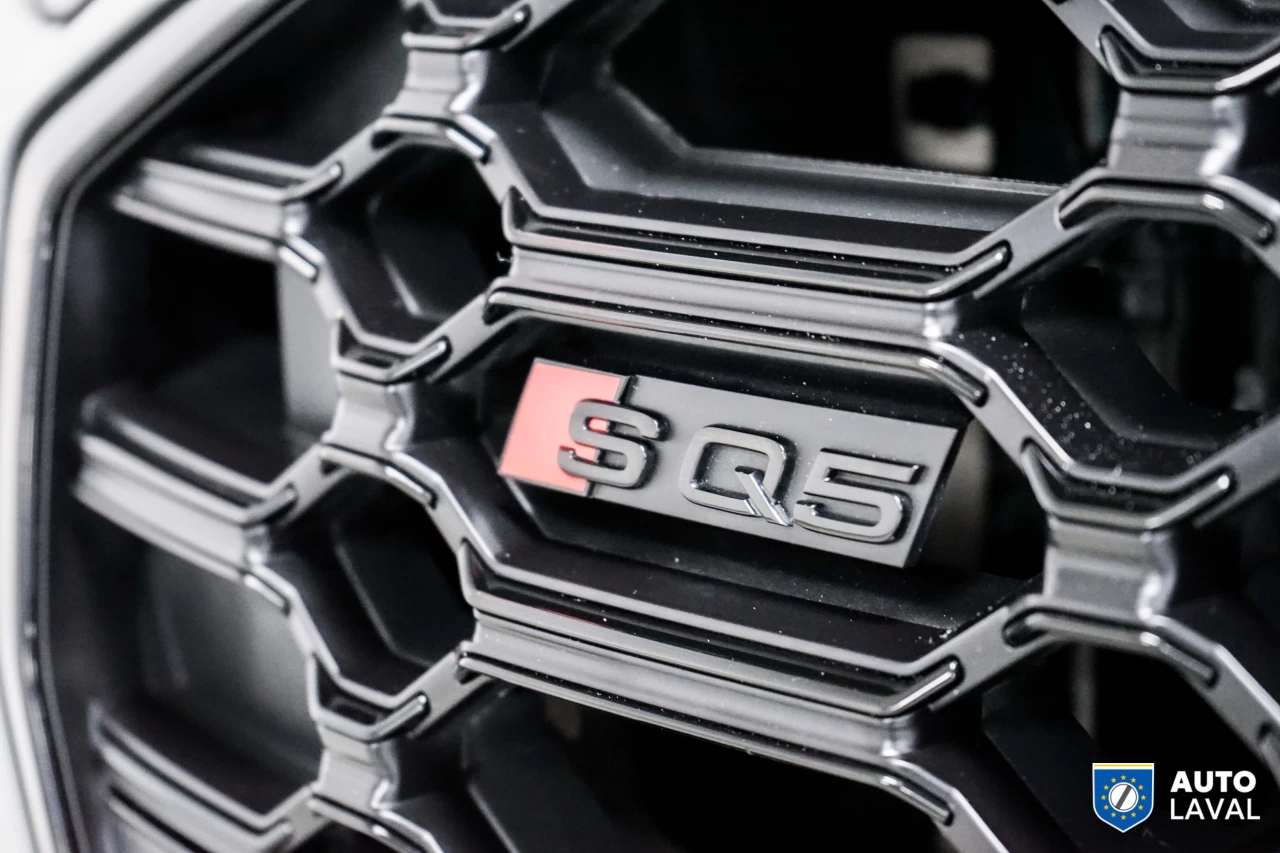 2022 Audi SQ5 TECHNIK  QUANTUM GRAY Image principale