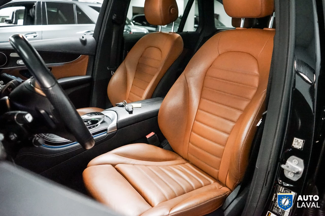 2019 Mercedes-Benz GLC GLC 300 AMG PACK   360 CAM   INT BRUN Image principale