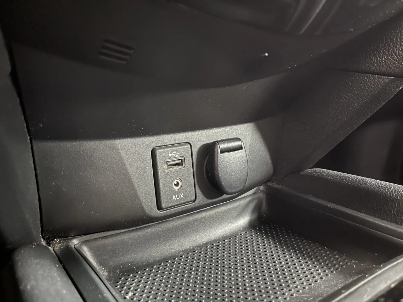 2017 Nissan Rogue AWD 4dr SV Main Image