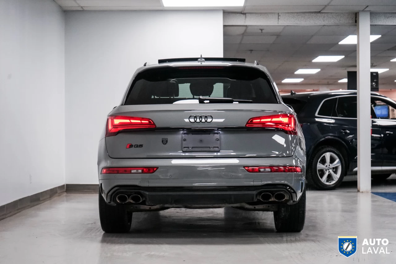 2022 Audi SQ5 TECHNIK  QUANTUM GRAY Image principale
