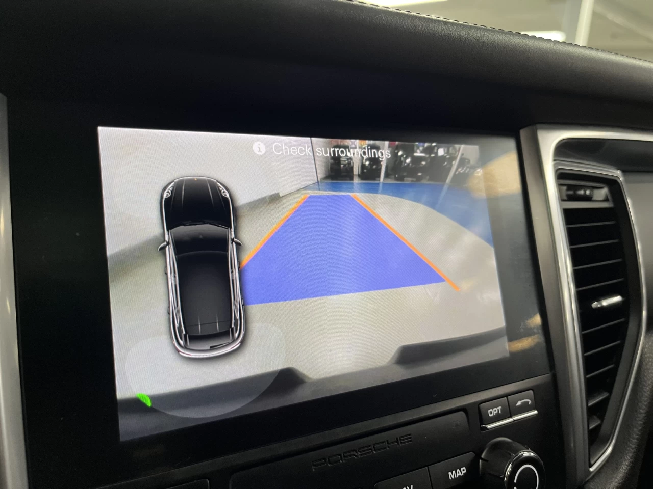 2018 Porsche Macan AWD - PANO ROOF - LANE ASSIST - CAMERA Main Image