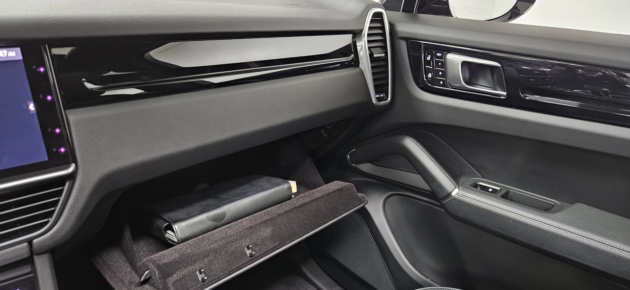 2021 Porsche Cayenne E-HYBRID AWD ONE OWNER NO ACCIDENTS CPO WARRANTY Main Image