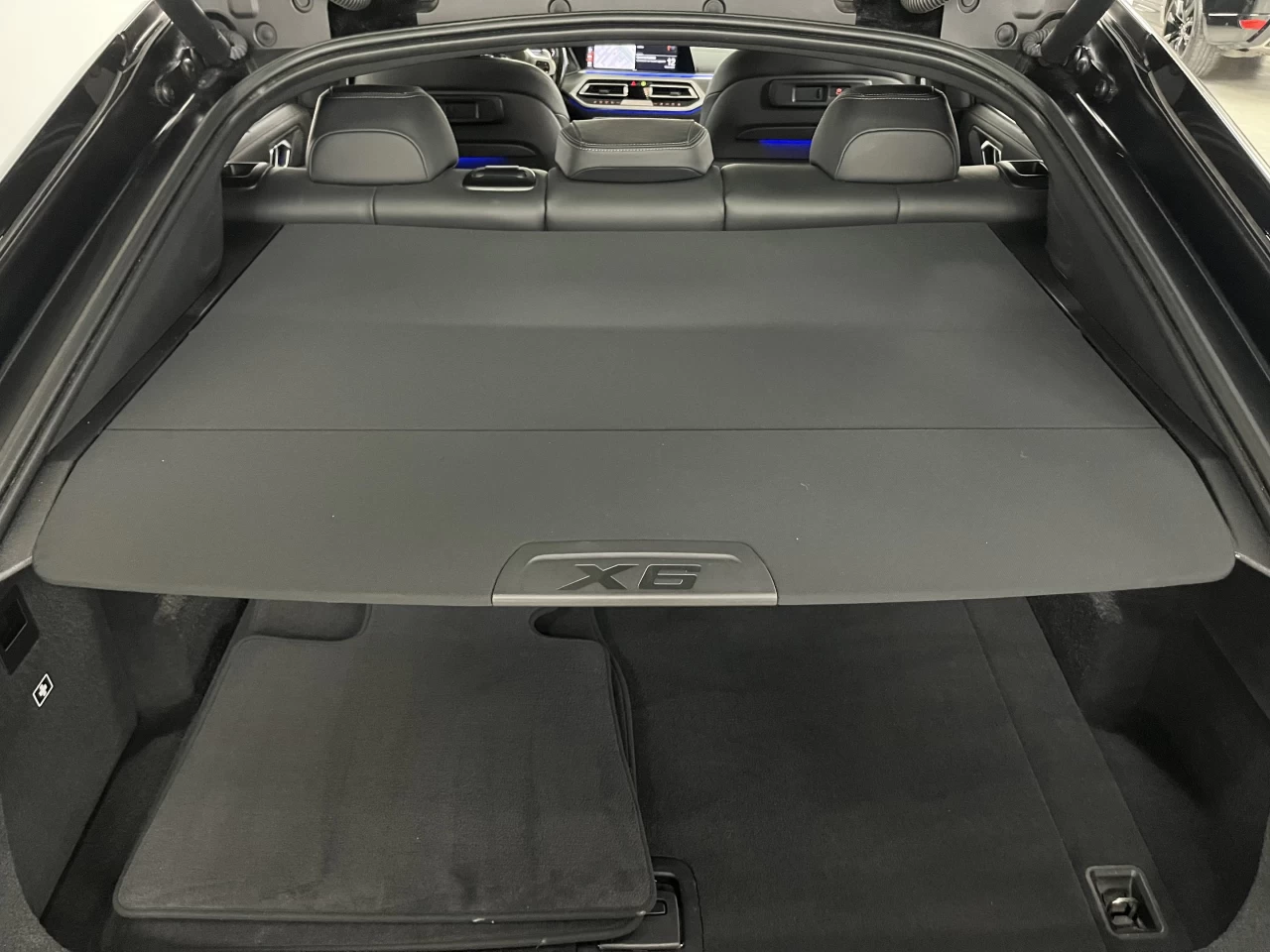 2023 BMW X6 MSPORT-FROZEN BLACK METALLIC-SKY LOUNGE Main Image