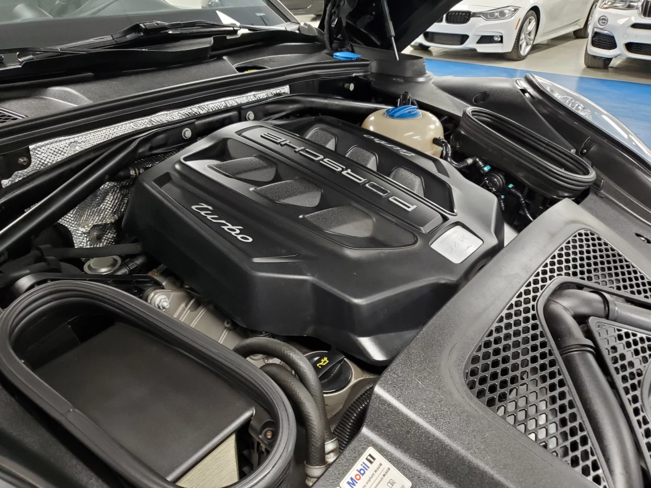 2015 Porsche Macan AWD 4dr Turbo Image principale