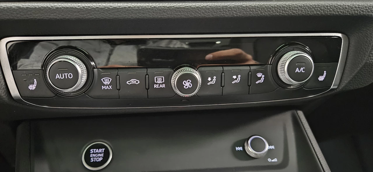 2023 Audi Q3 45 TFSI quattro LOADED ROOF Main Image