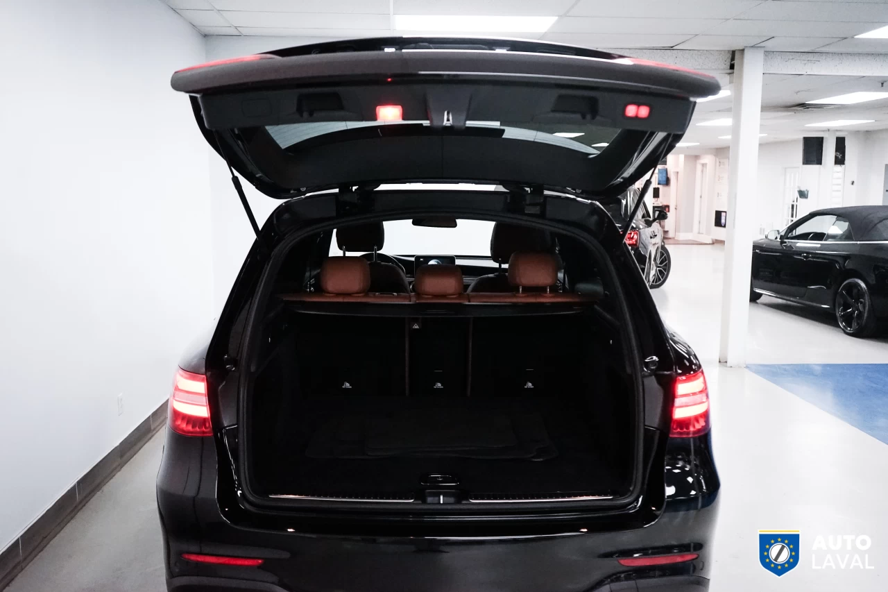 2019 Mercedes-Benz GLC GLC 300 AMG PACK   360 CAM   INT BRUN Image principale