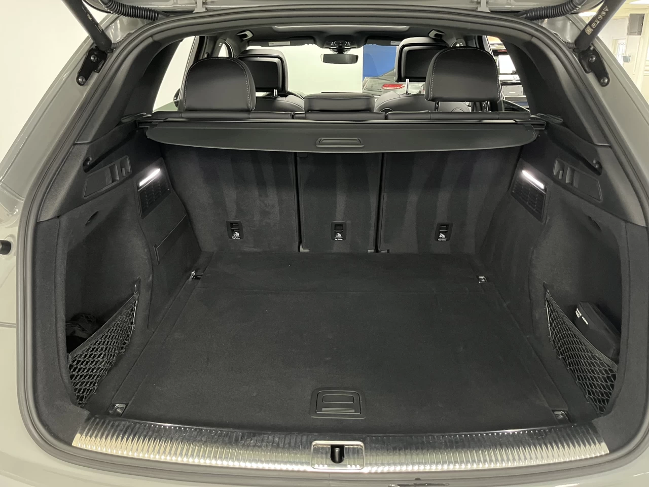 2022 Audi Q5 PROGRESSIVE S-LINE QUANTUM GREY - BLACK OPTICS Image principale
