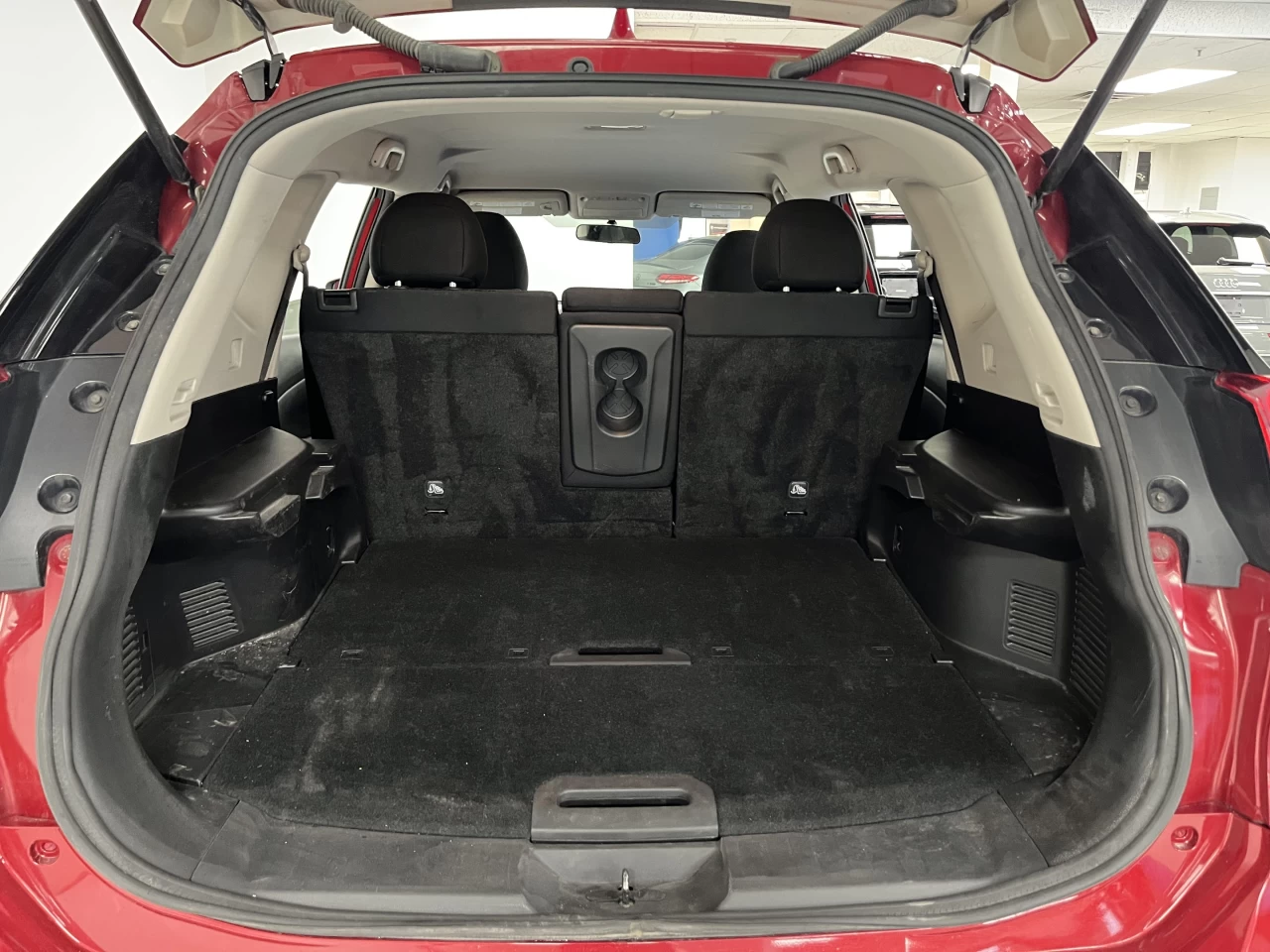 2017 Nissan Rogue AWD 4dr SV Main Image