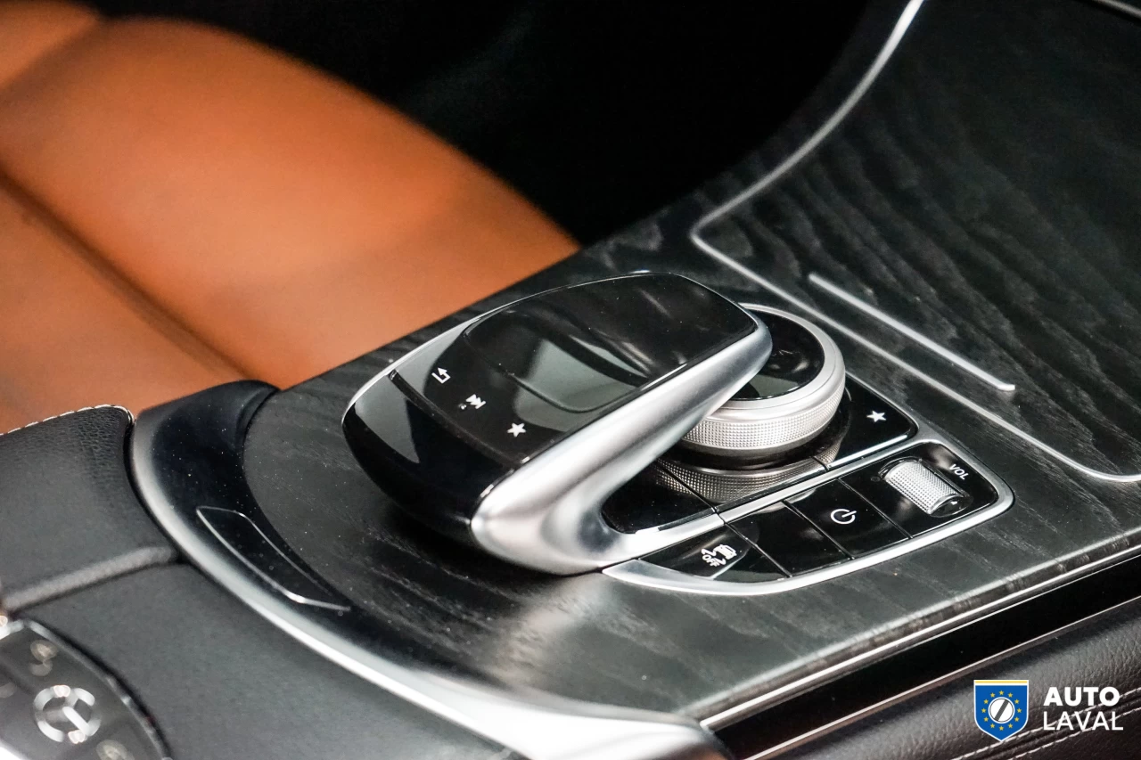 2019 Mercedes-Benz GLC GLC 300 AMG PACK   360 CAM   INT BRUN Image principale