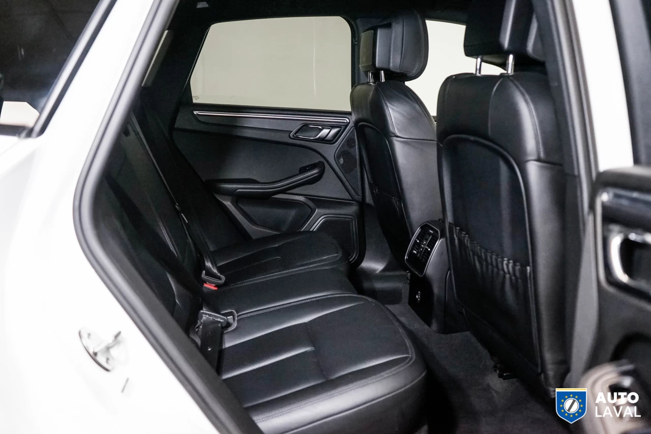 2017 Porsche Macan AWD 4dr Main Image