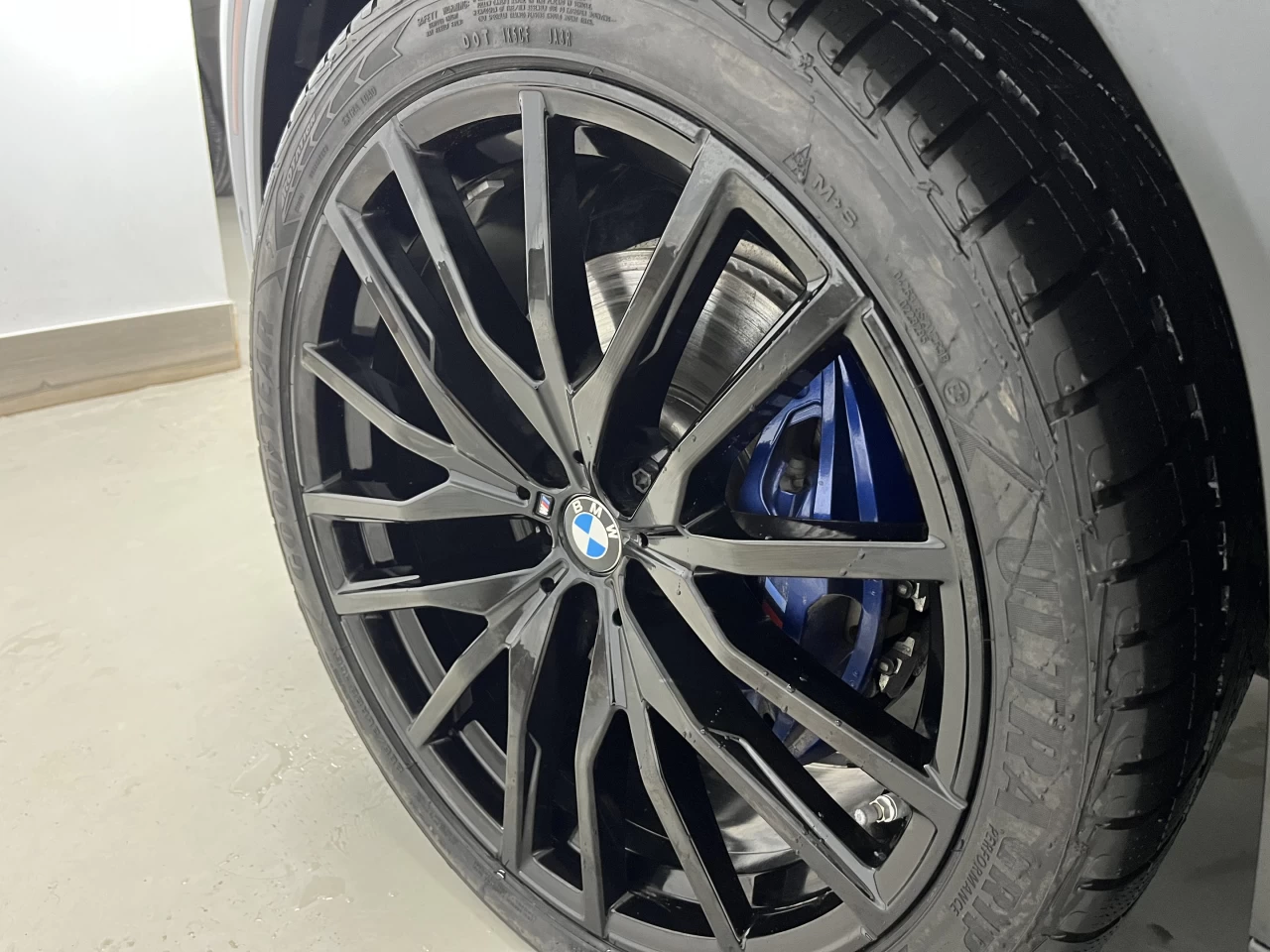 2023 BMW X6 MSPORT-FROZEN BLACK METALLIC-SKY LOUNGE Main Image