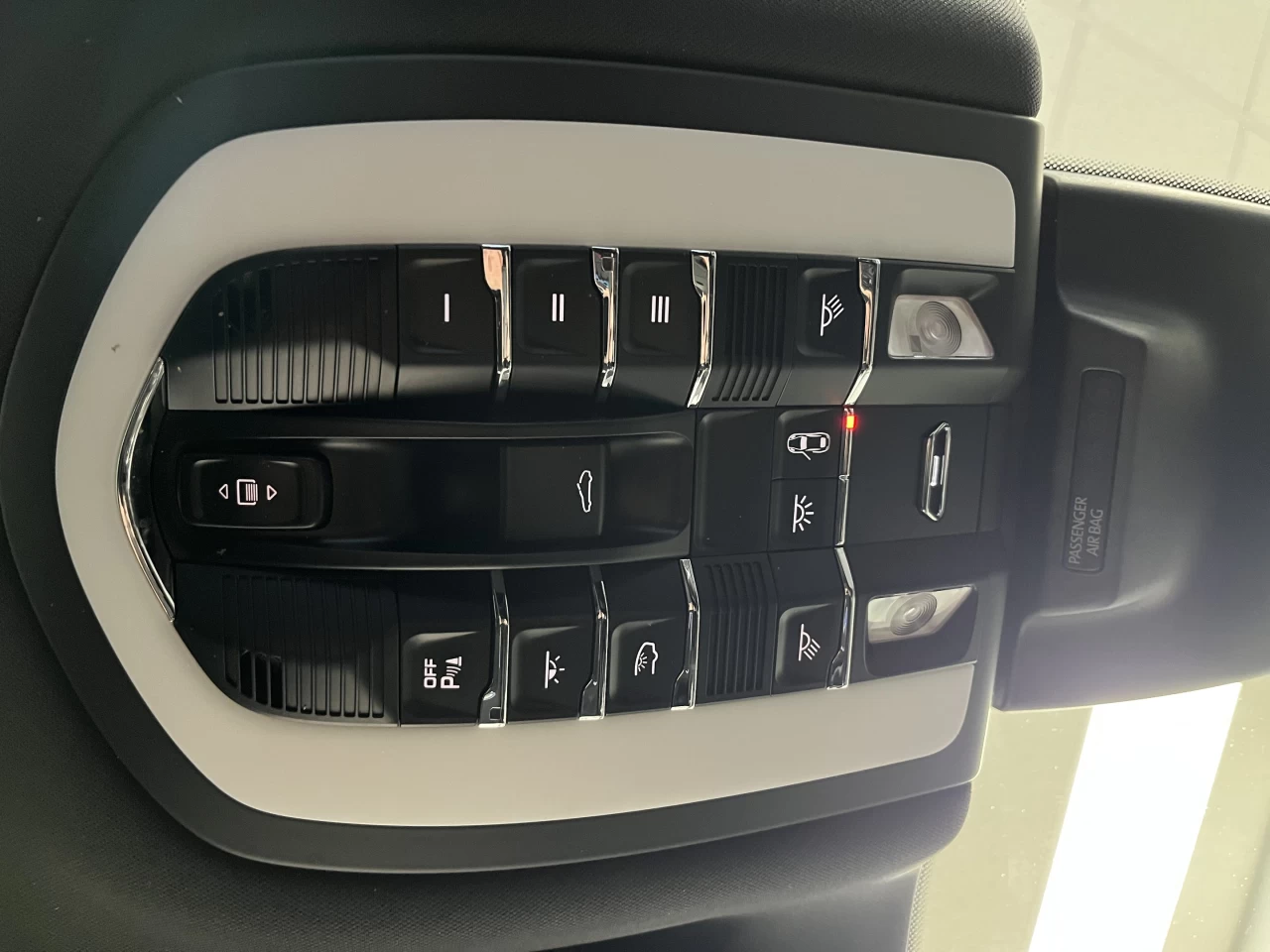 2018 Porsche Macan AWD - PANO ROOF - LANE ASSIST - CAMERA Main Image