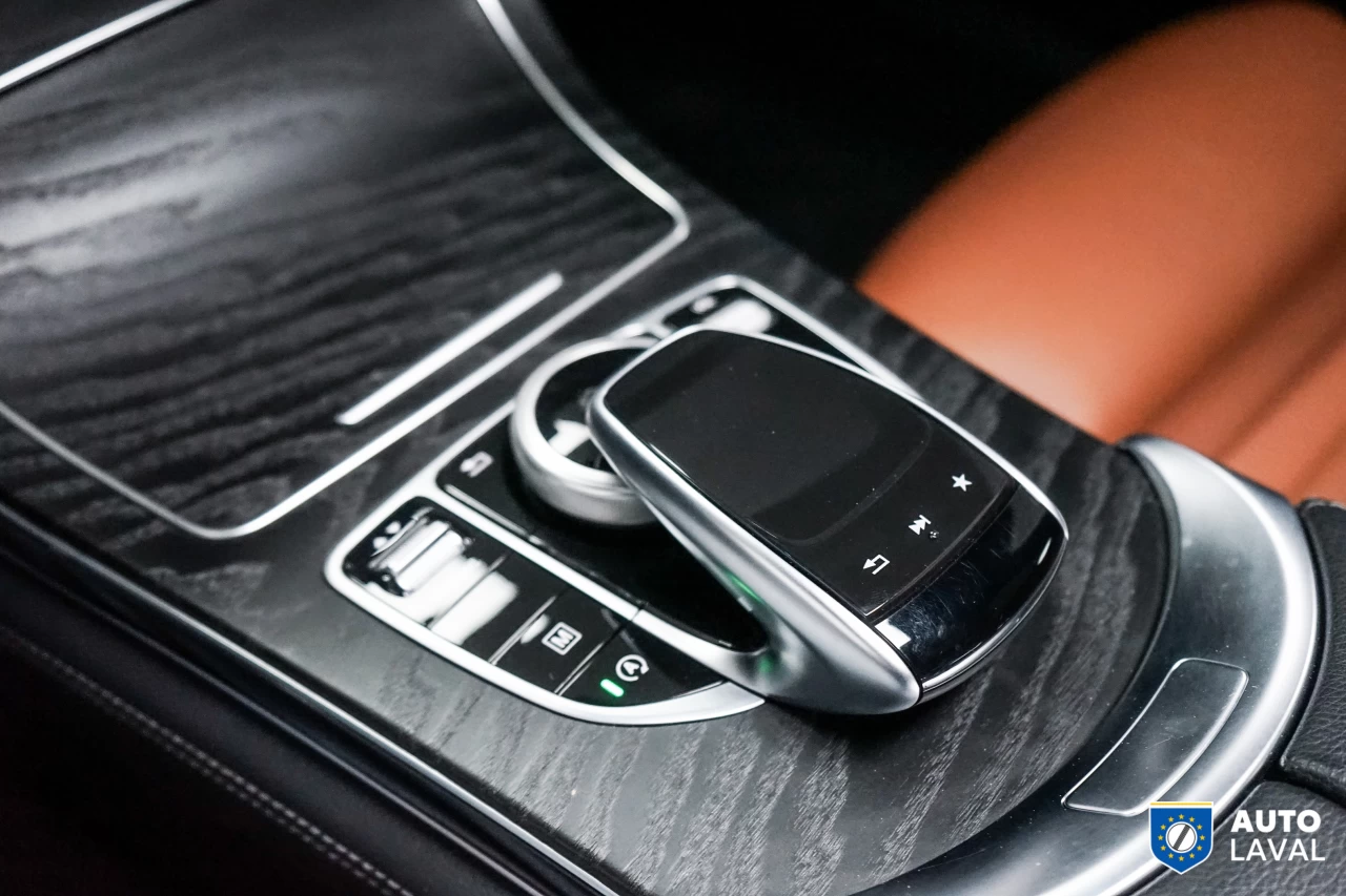 2019 Mercedes-Benz GLC GLC 300 AMG PACK   360 CAM   INT BRUN Image principale