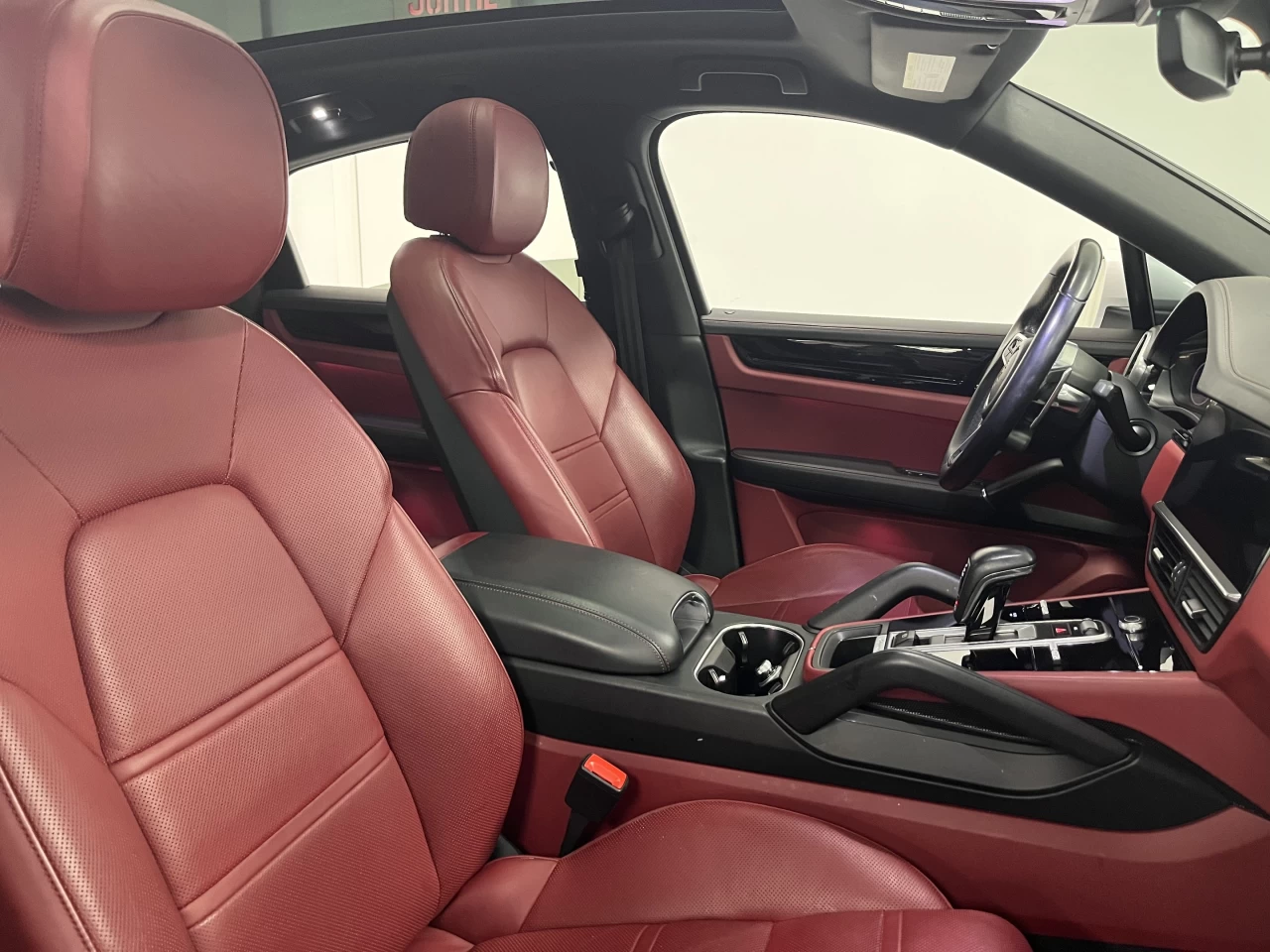 2022 Porsche Cayenne Coupe AWD Main Image