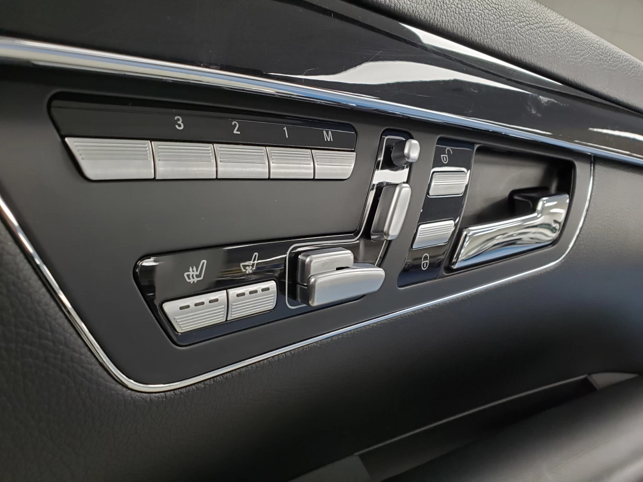 2013 Mercedes-Benz S-Class 4dr Sdn S 550 4MATIC SWB Image principale