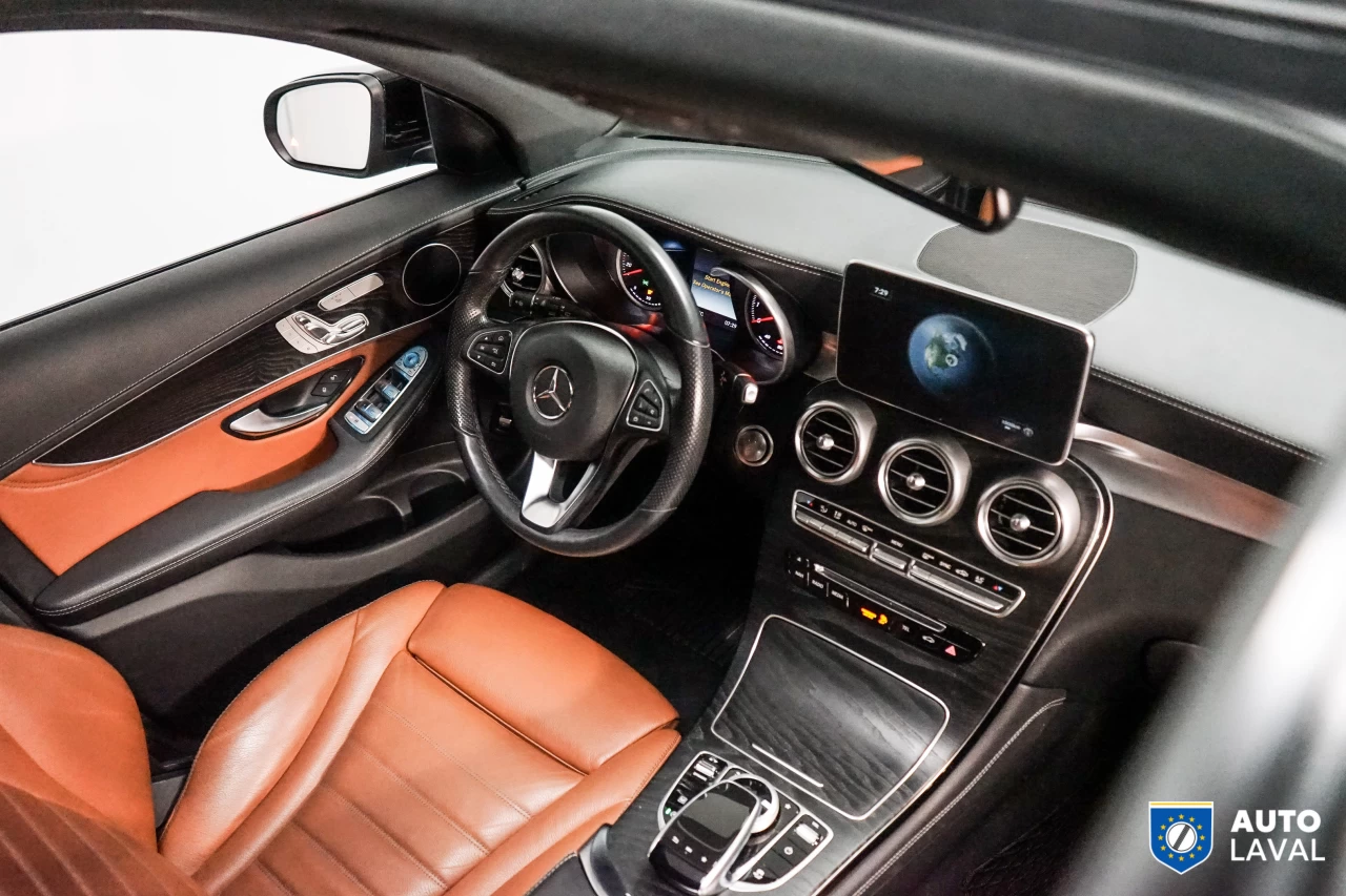 2019 Mercedes-Benz GLC GLC 300 AMG PACK   360 CAM   INT BRUN Image principale