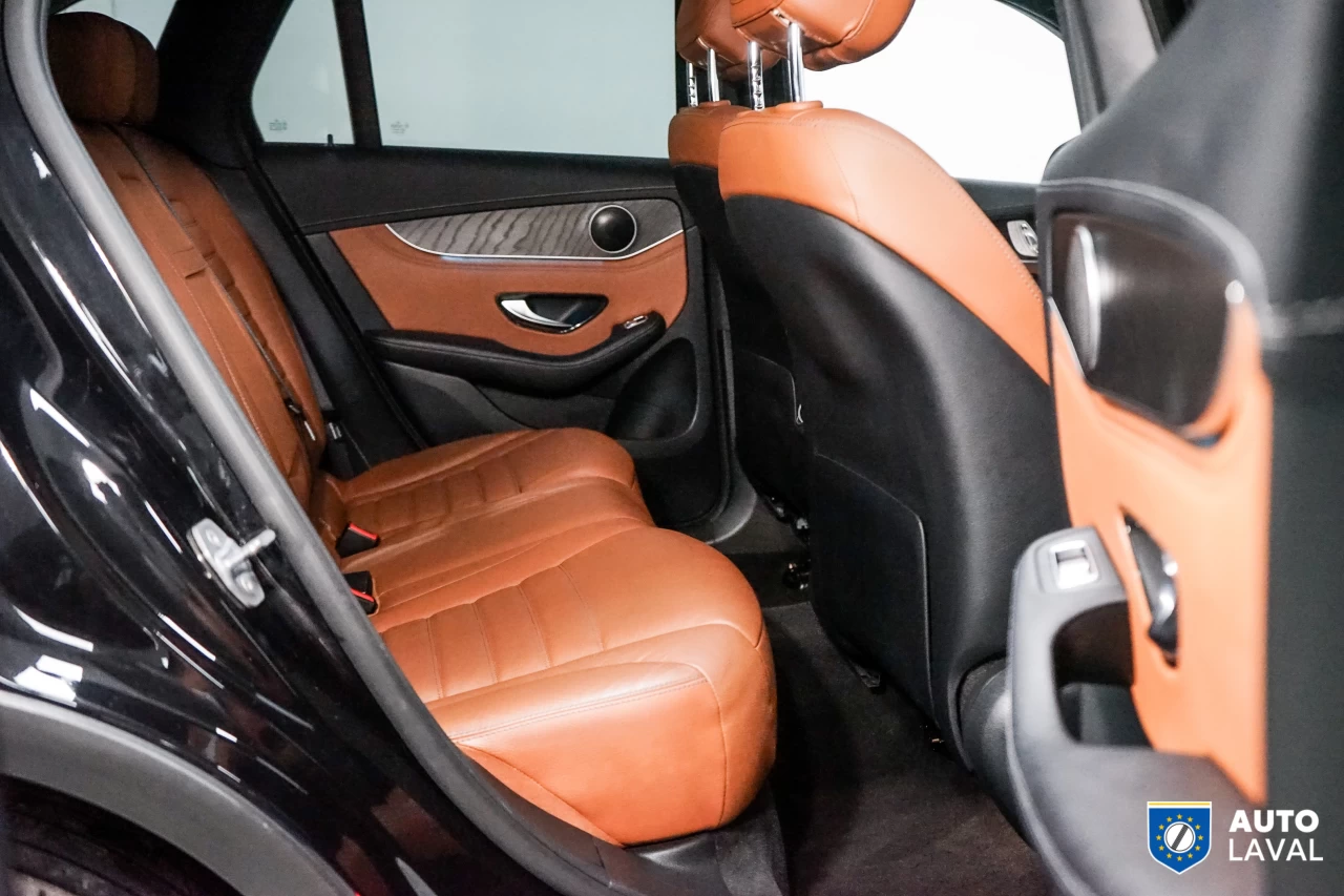 2019 Mercedes-Benz GLC GLC 300 AMG PACK   360 CAM   INT BRUN Image principale