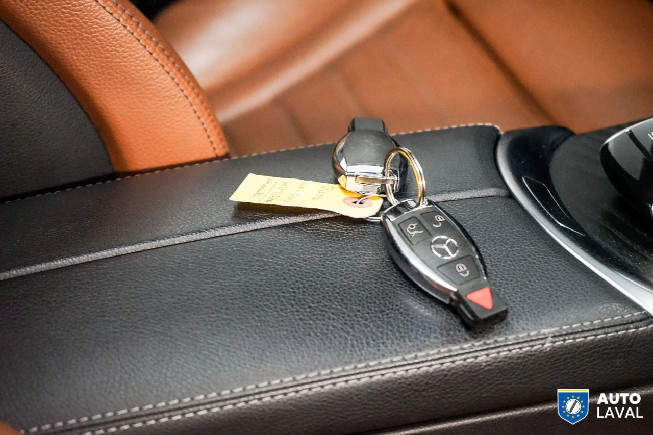 2019 Mercedes-Benz GLC GLC 300 AMG PACK   360 CAM   INT BRUN Image principale