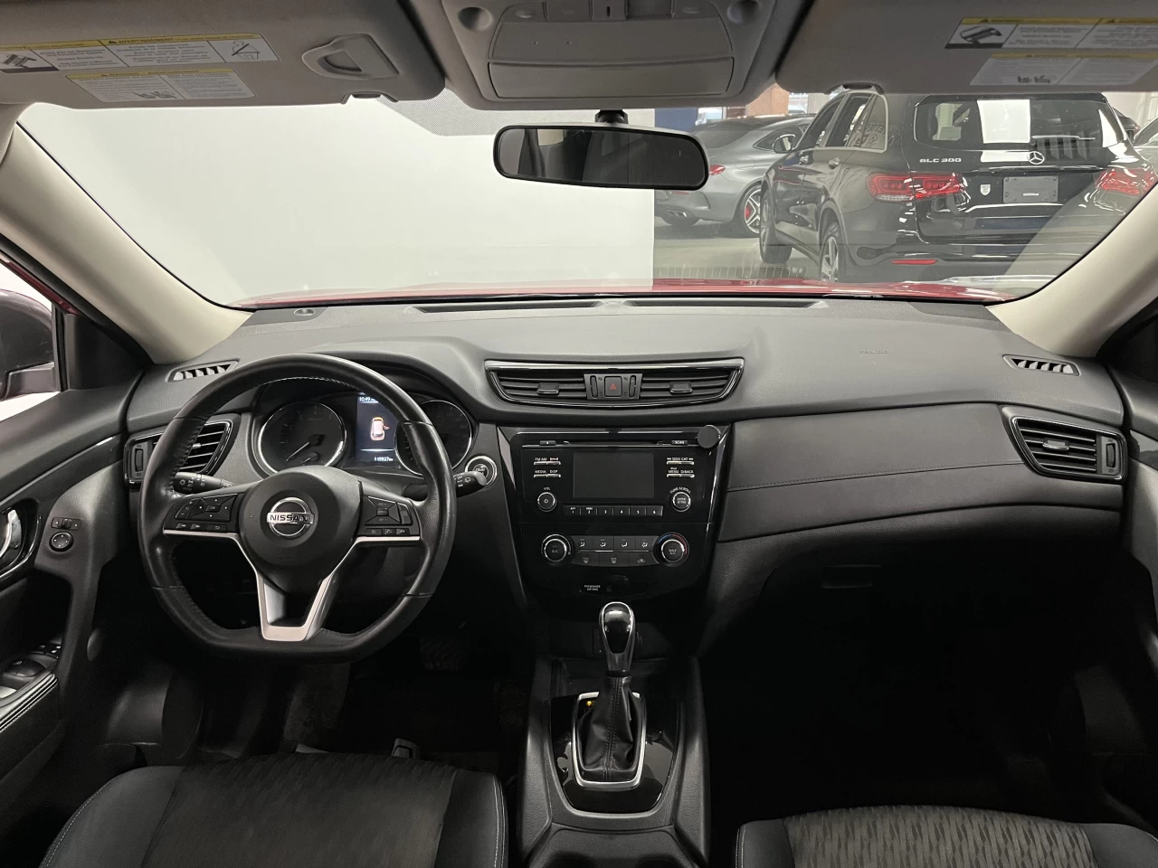 2017 Nissan Rogue AWD 4dr SV Main Image