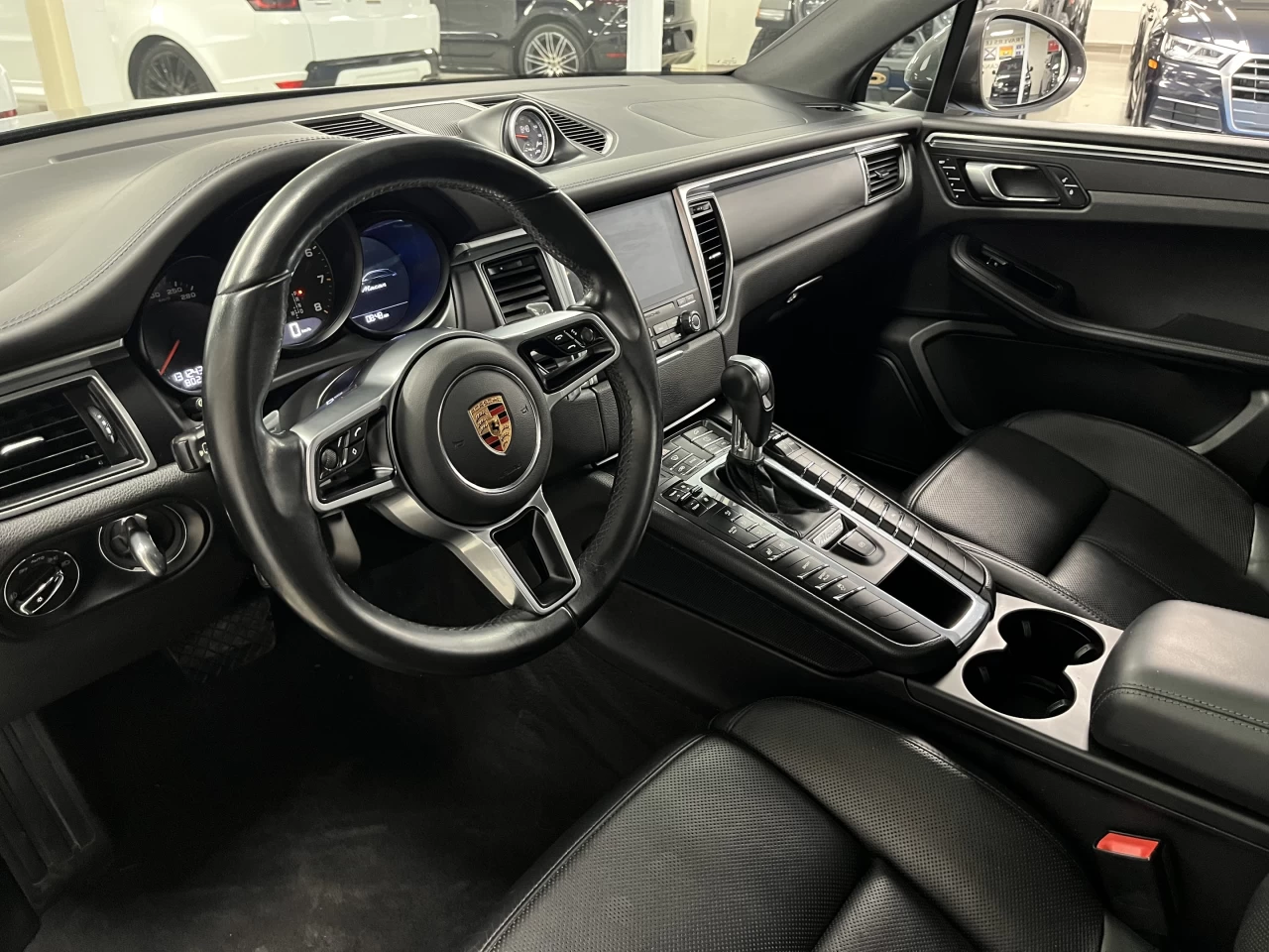 2018 Porsche Macan AWD - PANO ROOF - LANE ASSIST - CAMERA Main Image